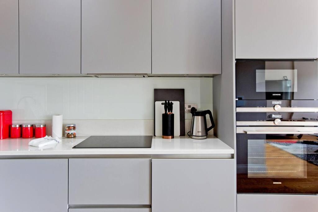 F7 Large 2bed Kensington Appartamento