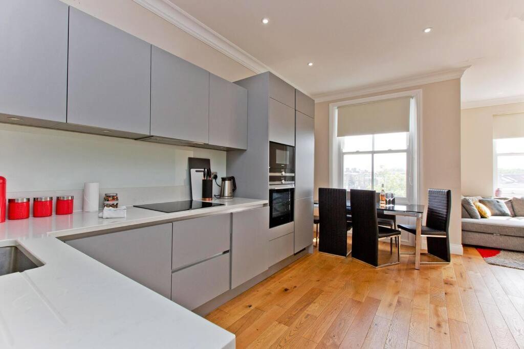 F7 Large 2bed Kensington Londra